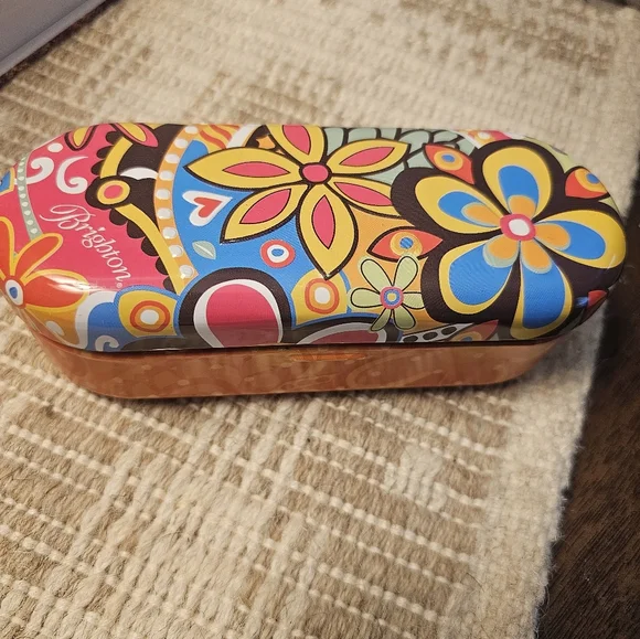 Brighton Black Sunglasses with Retro Floral Case - Picture 6 of 7